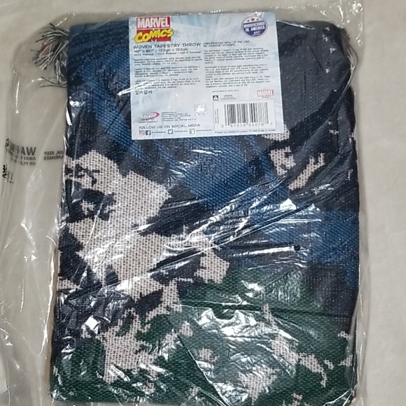 Black Panther woven tapestry throw - Picture 3 of 4